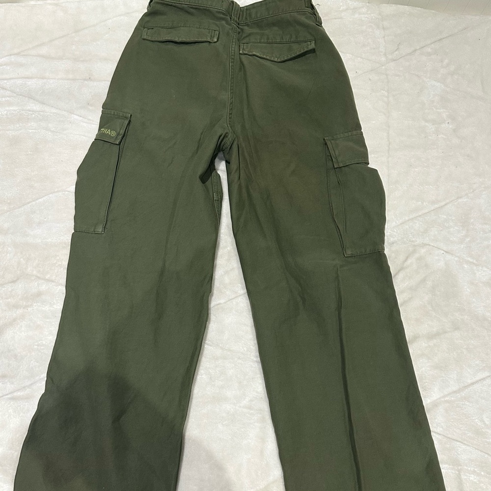 Aritzia supply cargos 00